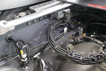 ˹������ ��500Rϵ�� ������ 12.7L���� 500���� 4X2 AMT�Զ��� �߶� ǣ����ͼƬ