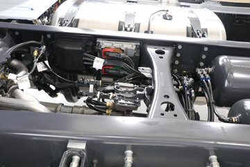 ˹������ ��500Rϵ�� ������ 12.7L���� 500���� 4X2 AMT�Զ��� �߶� ǣ����ͼƬ