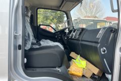 解放J6F 3.2L柴油 180马力 法士特8档 5.16米单排厢式载货车