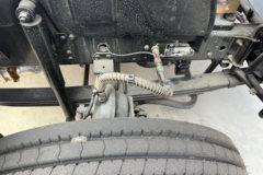 解放J6F 3.2L柴油 180马力 法士特8档 5.16米单排厢式载货车