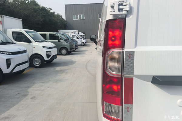 全新星享V7E 2025款智慧版2座封闭式货车