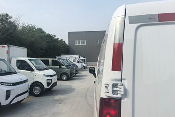 Զ�� ȫ������V7E 2025�� �ǻ۰� 2�� ���綯��ջ��� ��о51.4kWhͼƬ