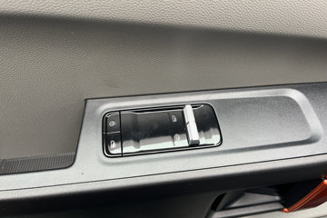 超级VAN&nbsp;电动封闭厢货驾驶室图片