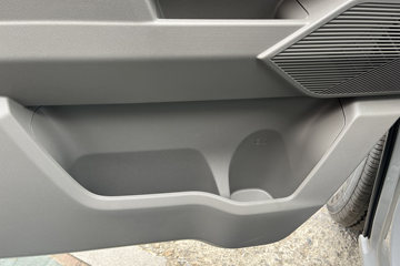 超级VAN&nbsp;电动封闭厢货驾驶室图片