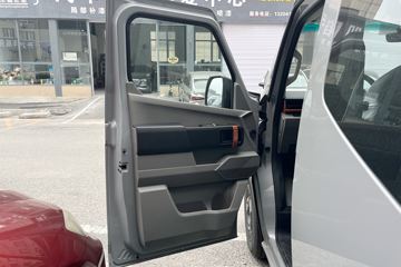 超级VAN&nbsp;电动封闭厢货驾驶室图片