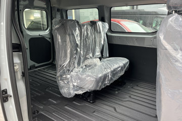 Զ�� ����VAN 2025�� Ԧ�̰��ж��� 5�� ���綯��� ��о68kWhͼƬ