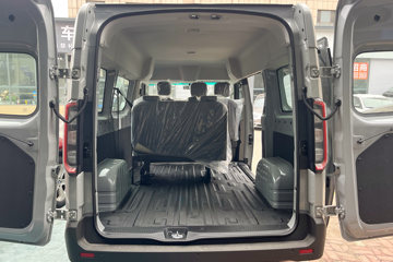 Զ�� ����VAN 2025�� Ԧ�̰��ж��� 5�� ���綯��� ��о68kWhͼƬ