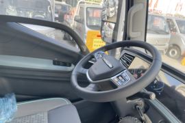 时代领航G6&nbsp;电动载货车驾驶室图片