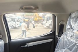 五十铃T28&nbsp;皮卡驾驶室                                               图片