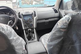 五十铃T28&nbsp;皮卡驾驶室                                               图片