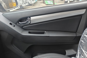 ������ʮ��T28 2025�� ��׼�� 2.8L���� 150���� �ֶ����� ����˫��Ƥ��ͼƬ