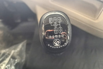 �������� ����H5 ������ 7.7L LNG 320���� 4X2 ��ʿ��8�� 9.7����ʽ�ػ���ͼƬ