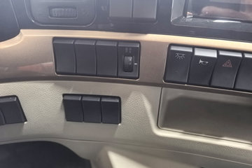 �������� ����H5 ������ 7.7L LNG 320���� 4X2 ��ʿ��8�� 9.7����ʽ�ػ���ͼƬ