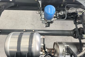 �������� ����H5 ������ 7.7L LNG 320���� 4X2 ��ʿ��8�� 9.7����ʽ�ػ���ͼƬ