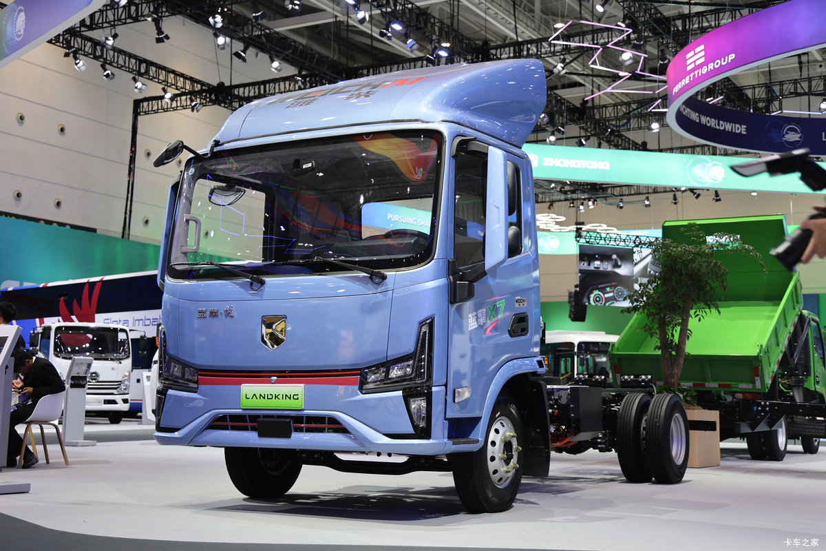 蓝擎·悦X7 宽体 气刹 4.18米单排纯电动仓栅式轻卡 弗迪200.3kWh