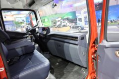 蓝擎·龙X7 4.1L柴油 200马力 法士特8档 5.8米排半栏板轻卡