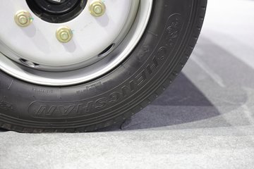 ���桤��X7 4.1L���� 200���� ��ʿ��8�� 5.8���Ű������ῨͼƬ