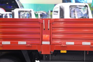 ���桤��X7 4.1L���� 200���� ��ʿ��8�� 5.8���Ű������ῨͼƬ