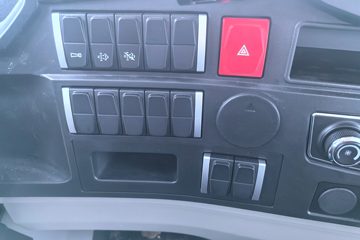 �й�����HOWO G5X 240���� 4X2 6.75�������ػ���ͼƬ