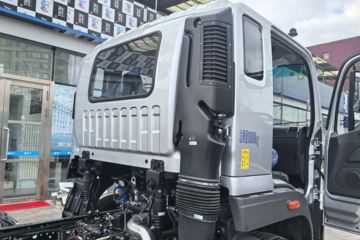 ���� ŷ��ARϵ 220���� 4X2 6.8����ʽ�ػ���ͼƬ