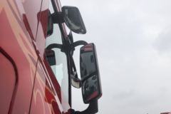 东风天龙旗舰KX 新嵘耀版 15.5L LNG 630马力 6X4 东风14档 牵引车