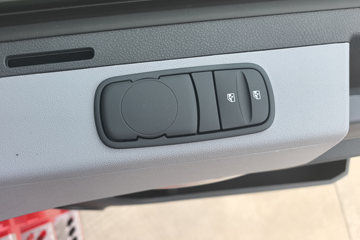���������콢KX ����ҫ�� 15.5L LNG 630���� 6X4 ����14�� ǣ����ͼƬ