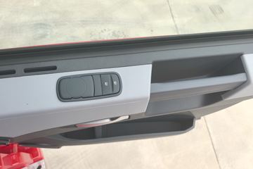 ���������콢KX ����ҫ�� 15.5L LNG 630���� 6X4 ����14�� ǣ����ͼƬ