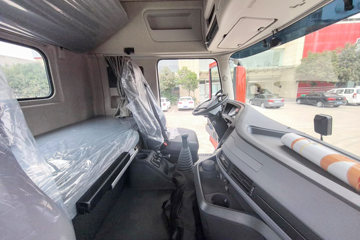 ���������콢KX ����ҫ�� 15.5L LNG 630���� 6X4 ����14�� ǣ����ͼƬ