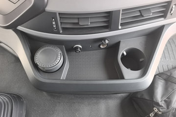 ���������콢KX ����ҫ�� 15.5L LNG 630���� 6X4 ����14�� ǣ����ͼƬ