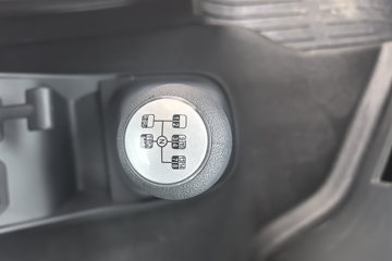 ���������콢KX ����ҫ�� 15.5L LNG 630���� 6X4 ����14�� ǣ����ͼƬ