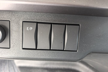 ���������콢KX ����ҫ�� 15.5L LNG 630���� 6X4 ����14�� ǣ����ͼƬ