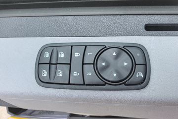 ���������콢KX ����ҫ�� 15.5L LNG 630���� 6X4 ����14�� ǣ����ͼƬ