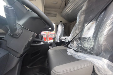 ���������콢KX ����ҫ�� 15.5L LNG 630���� 6X4 ����14�� ǣ����ͼƬ
