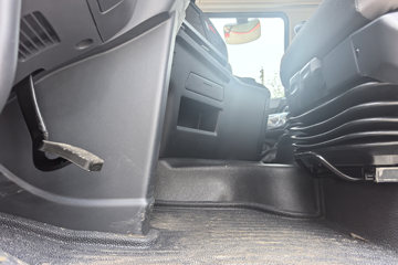 ���������콢KX ����ҫ�� 15.5L LNG 630���� 6X4 ����14�� ǣ����ͼƬ