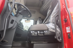 东风天龙旗舰KX 新嵘耀版 15.5L LNG 630马力 6X4 东风14档 牵引车