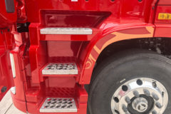 东风天龙旗舰KX 新嵘耀版 15.5L LNG 630马力 6X4 东风14档 牵引车