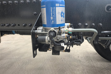 ���������콢KX ����ҫ�� 15.5L LNG 630���� 6X4 ����14�� ǣ����ͼƬ