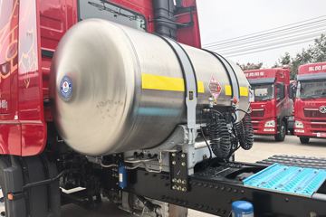 ���������콢KX ����ҫ�� 15.5L LNG 630���� 6X4 ����14�� ǣ����ͼƬ