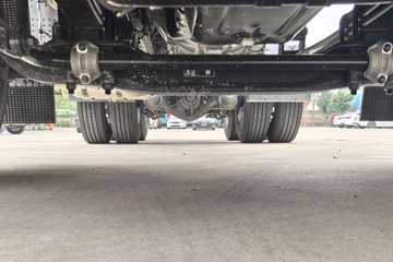 ���������콢KX ����ҫ�� 15.5L LNG 630���� 6X4 ����14�� ǣ����ͼƬ