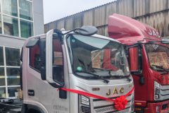 江淮骏铃A7 2.5L柴油 170马力 星瑞6档 4.18米单排栏板轻卡 江淮骏铃A7 2.5L柴油 170马力 星瑞6档 4.18米单排栏板轻卡