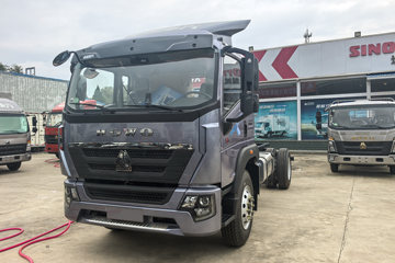 重汽HOWO G5X 4.6L柴油 240马力 4X2 中国重汽10档 5.2米排半栏板载货车