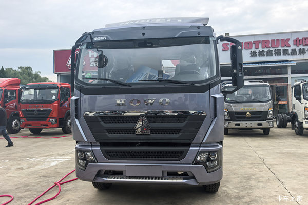 重汽HOWO G5X 4.6L柴油 240马力 中国重汽8档 5.2米仓栅式载货车