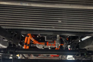 Զ������F3E 2025���ǻ۰� Һɲ 3.82�׵��Ŵ��綯����΢�� ����ʱ��56kWhͼƬ