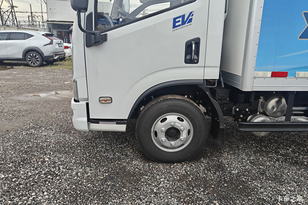 上汽轻卡 大拿T1 4.5T 4米纯电动冷藏车(液刹)100.46kWh