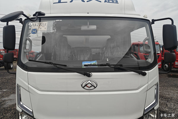 上汽跃进 大拿T1 天行版 4X2 4.09米单排纯电动冷藏车 宁德时代120.27kWh