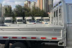 福田祥菱V5 2L汽油 139马力 东安5档 2.7米双排栏板微卡