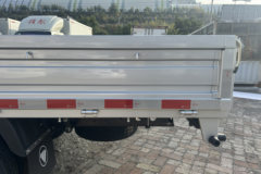 福田祥菱V5 2L汽油 139马力 东安5档 2.7米双排栏板微卡