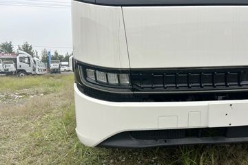 Զ�� ����H9E ���˰� 4X2 4.02�׵��Ŵ��綯��س� ��о132.6kWhͼƬ