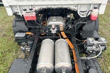 Զ�� ����H9E ���˰� 4X2 4.02�׵��Ŵ��綯��س� ��о132.6kWhͼƬ