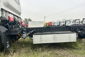 Զ�� ����H9E ���˰� 4X2 4.02�׵��Ŵ��綯��س� ��о132.6kWhͼƬ